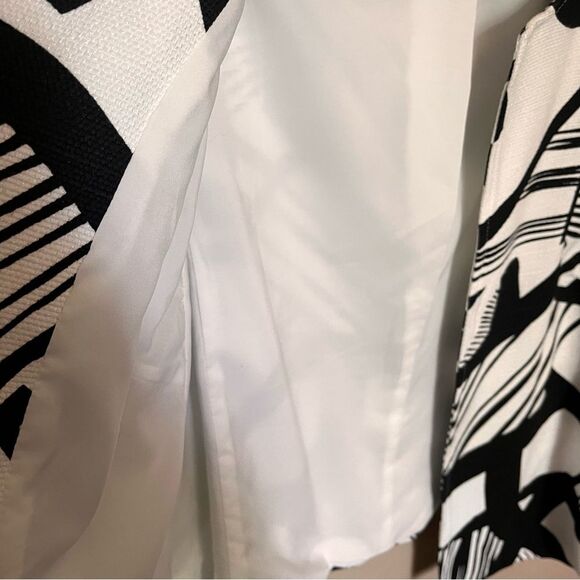 Chico's Black and White Open Front Abstract Blazer Jacket Lined Size 1 or Medium - Picture 6 of 9